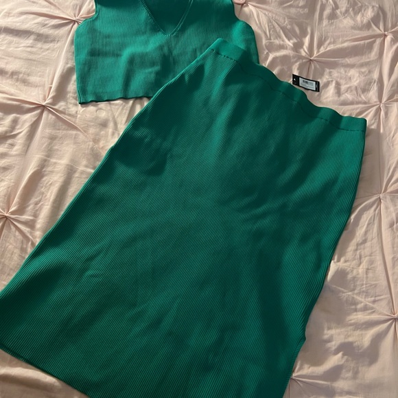 Plus Bright Green Rib Knit Plunge Crop Top and skirt - Picture 5 of 5